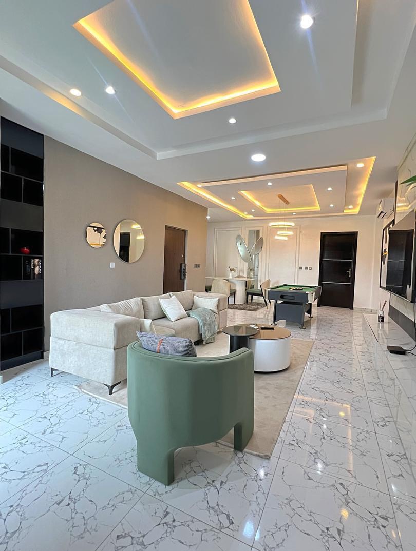 Luxury Ikate Shortlet: 2BR with Chef & PS5