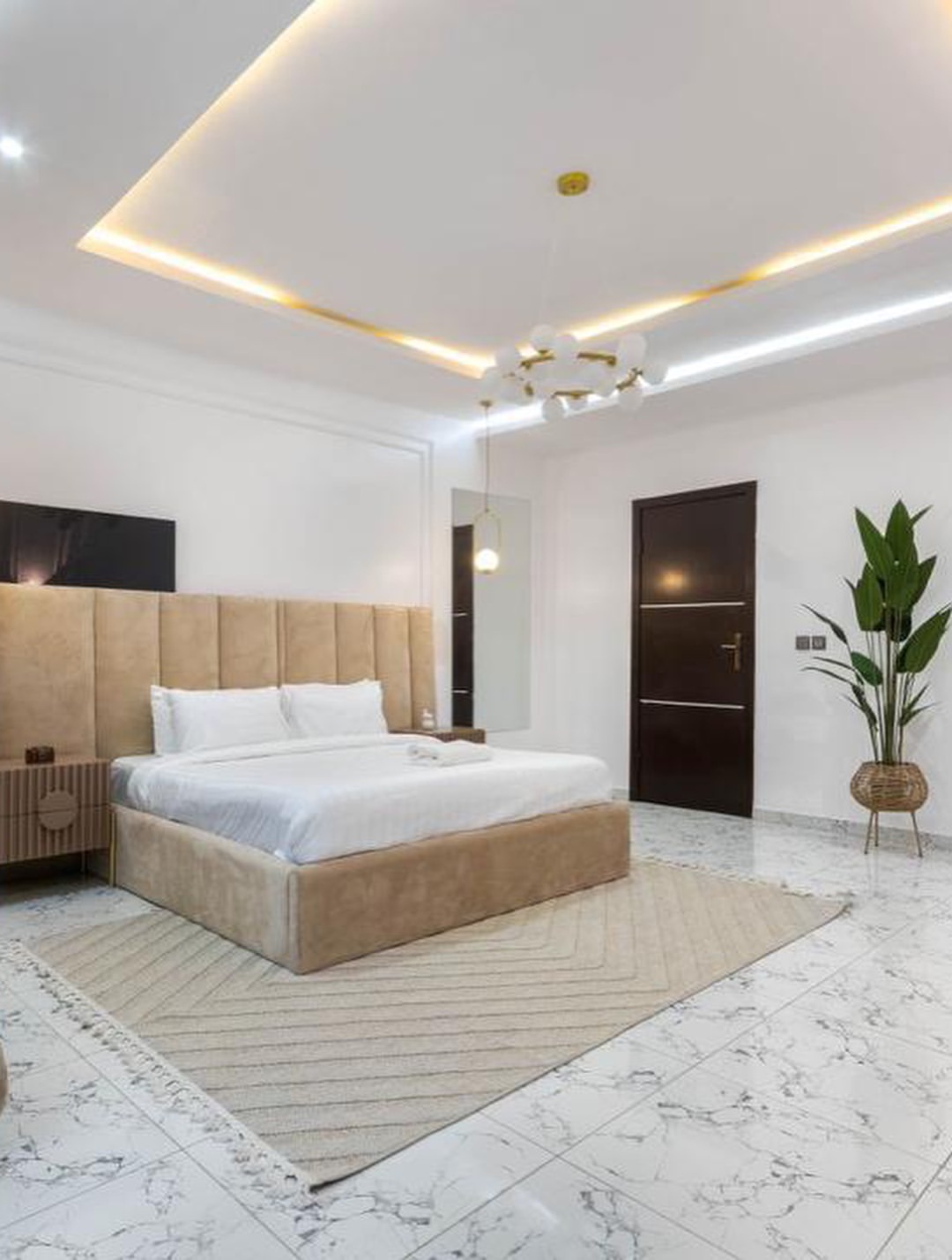 Luxury Ikate Shortlet: 2BR with Chef & PS5