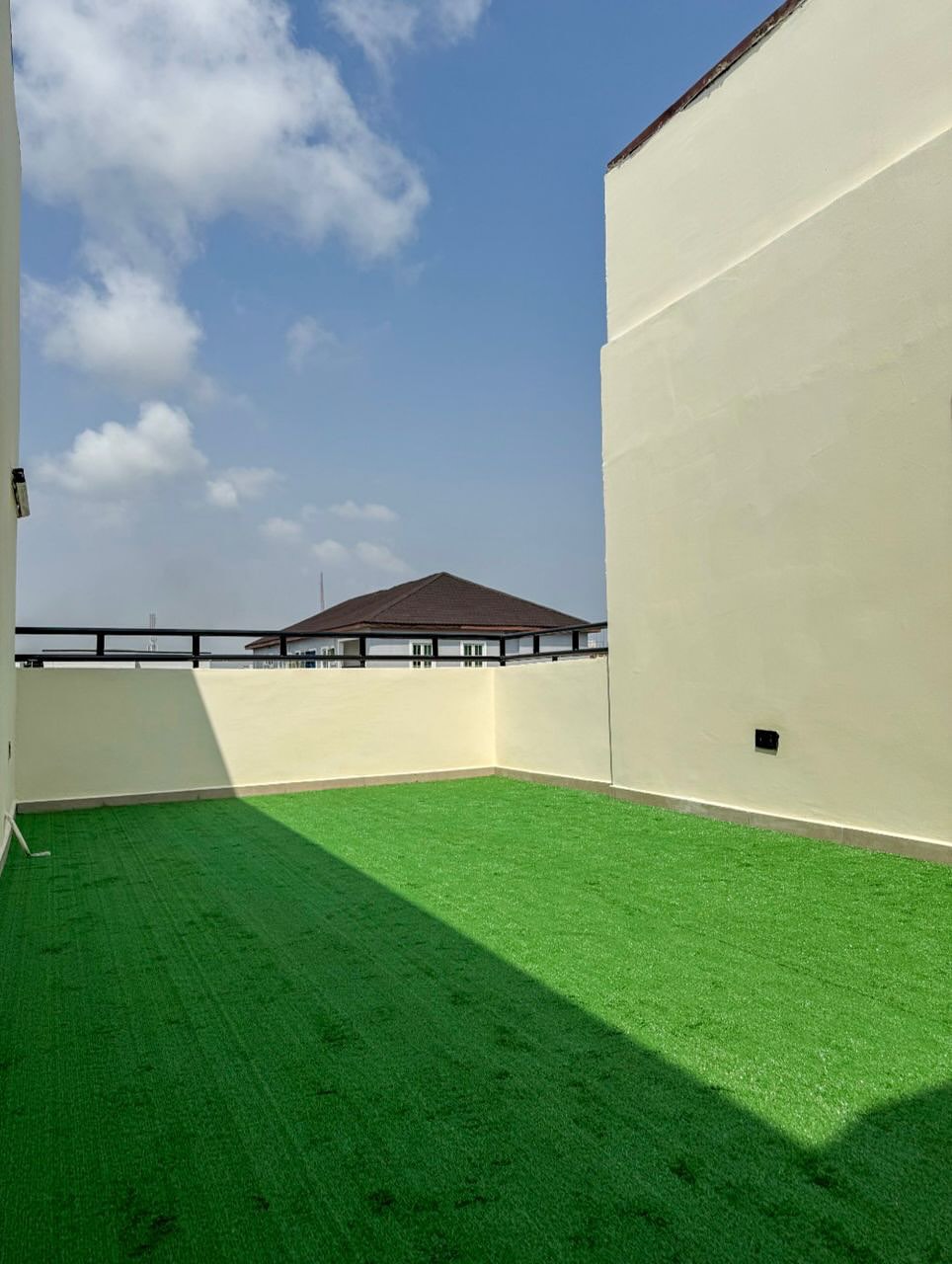 Lekki Penthouse: 2 Balconies, Chef & Smart Luxury