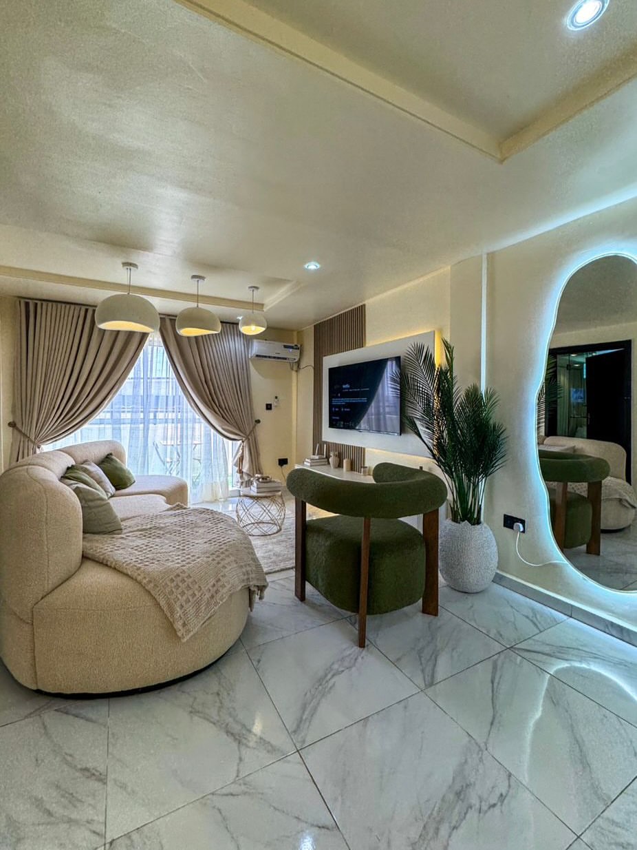 Lekki Penthouse: 2 Balconies, Chef & Smart Luxury