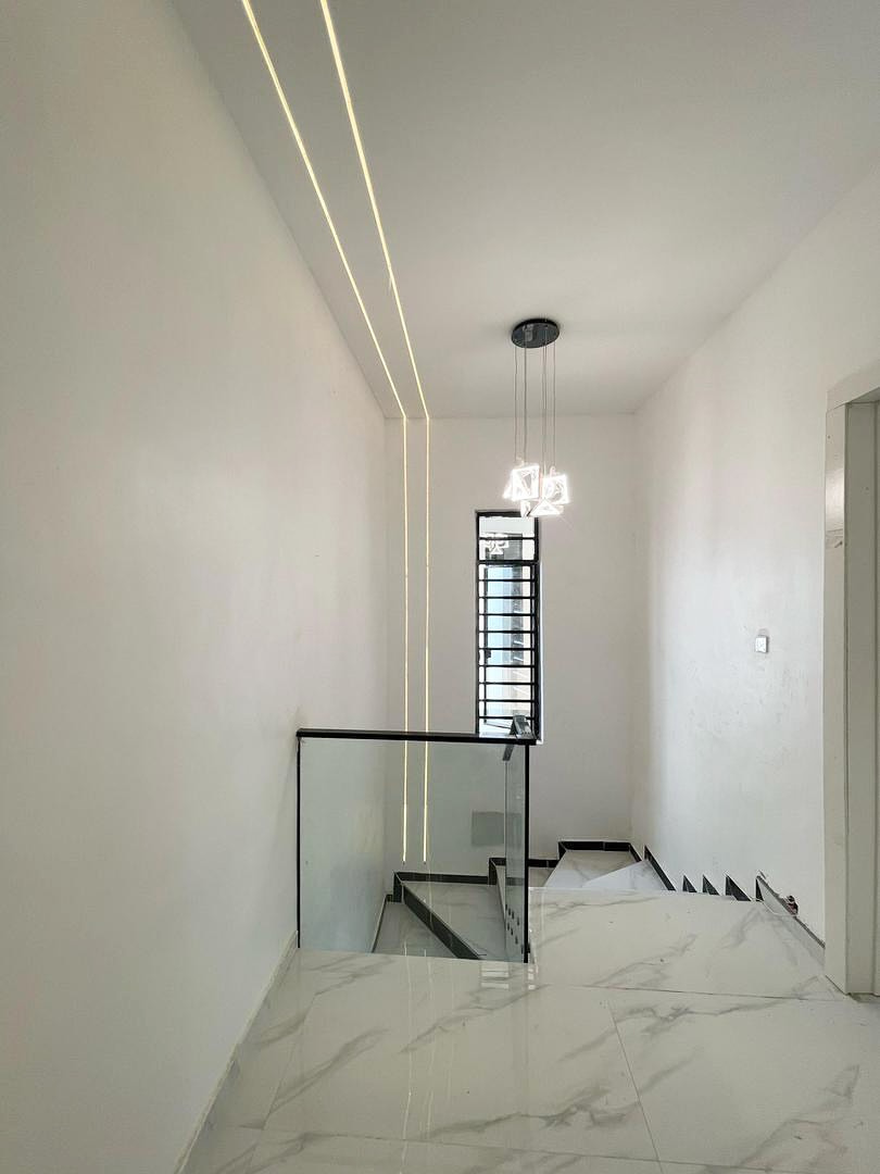 Luxury 5-Bed Duplex with Pool in Prime Lekki