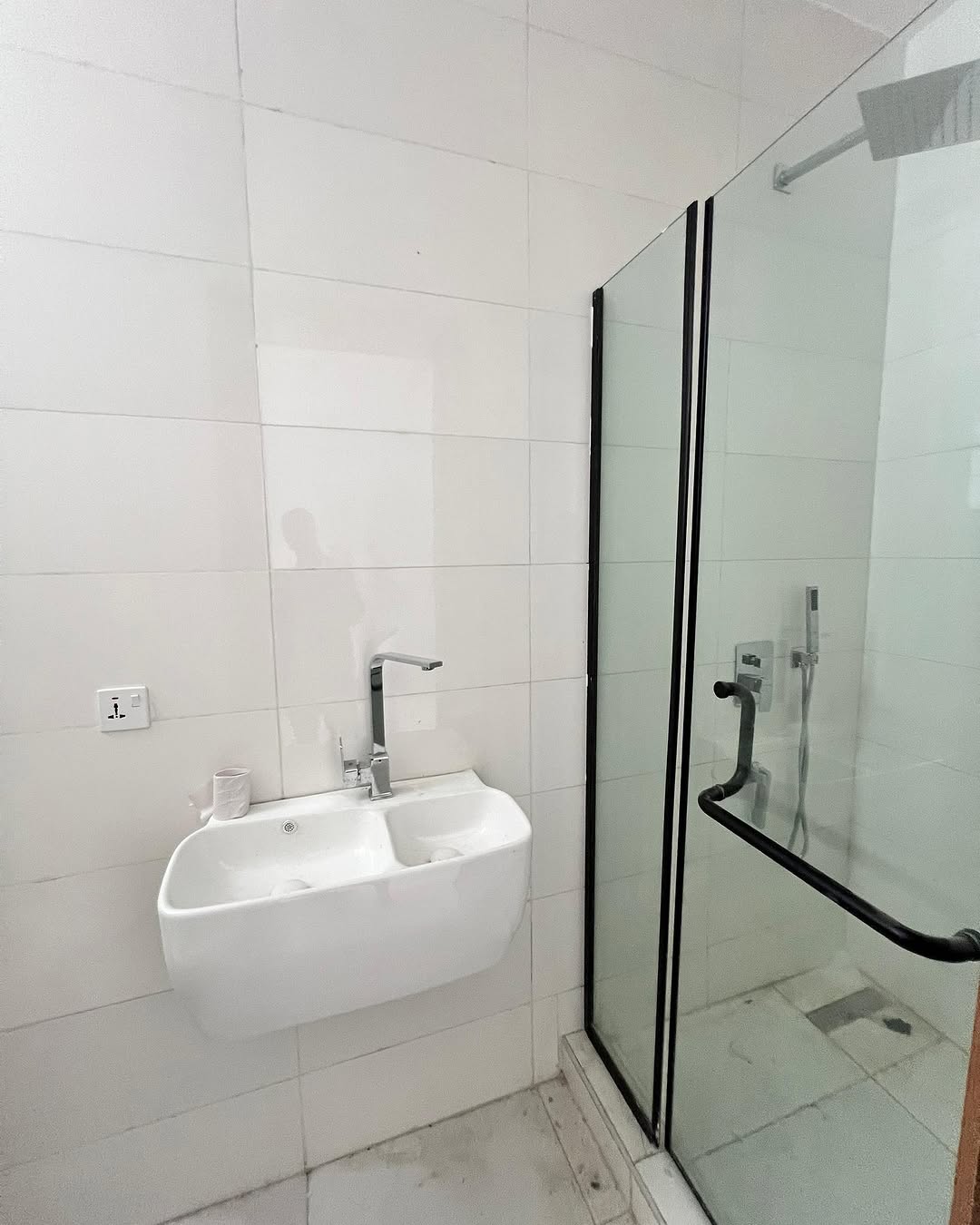 Luxury 3-Bed Ensuite with Pool & Gym, VI