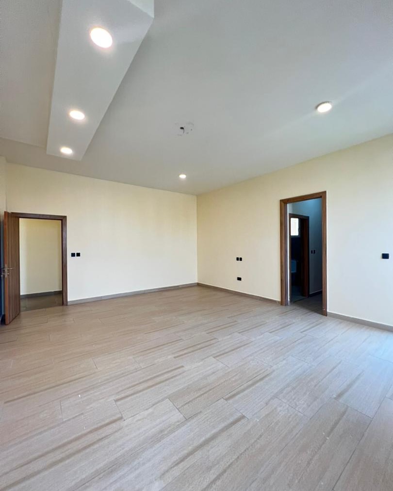 Luxury 3-Bed Ensuite with Pool & Gym, VI