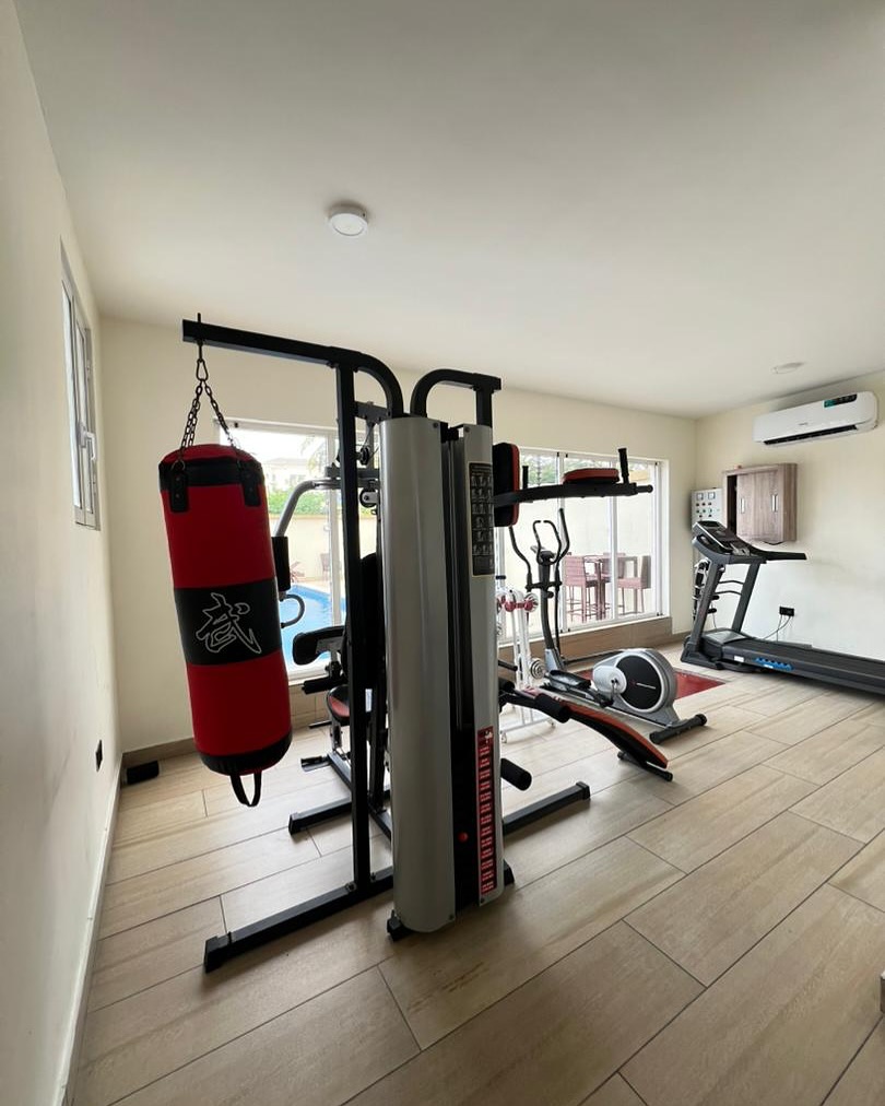Luxury 3-Bed Ensuite with Pool & Gym, VI