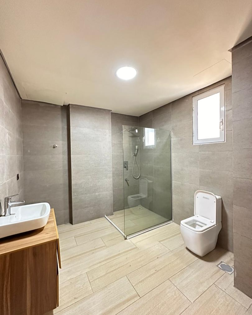 Luxury 3-Bed Ensuite with Pool & Gym, VI