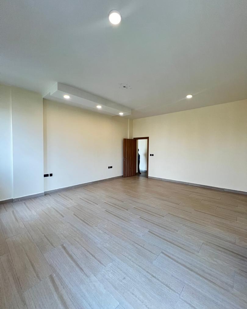 Luxury 3-Bed Ensuite with Pool & Gym, VI