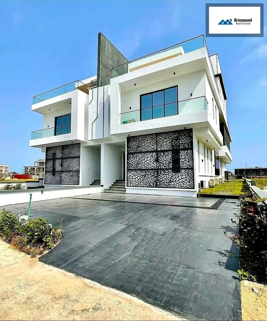 Lekki Luxury: 5-Bed Smart Home with Pool & Cinema