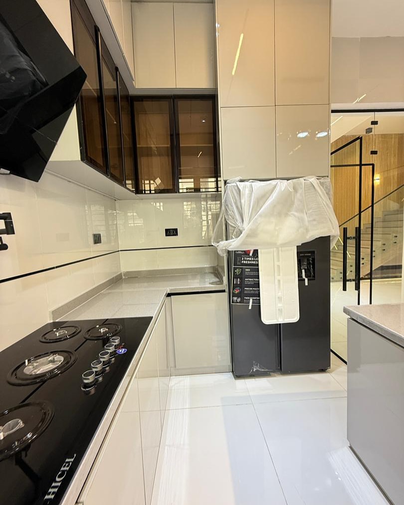 Luxury 5-Bed Dulex with Private Pool in Chevron Lekki