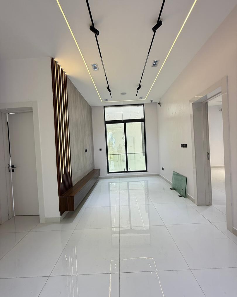 Luxury 5-Bed Dulex with Private Pool in Chevron Lekki