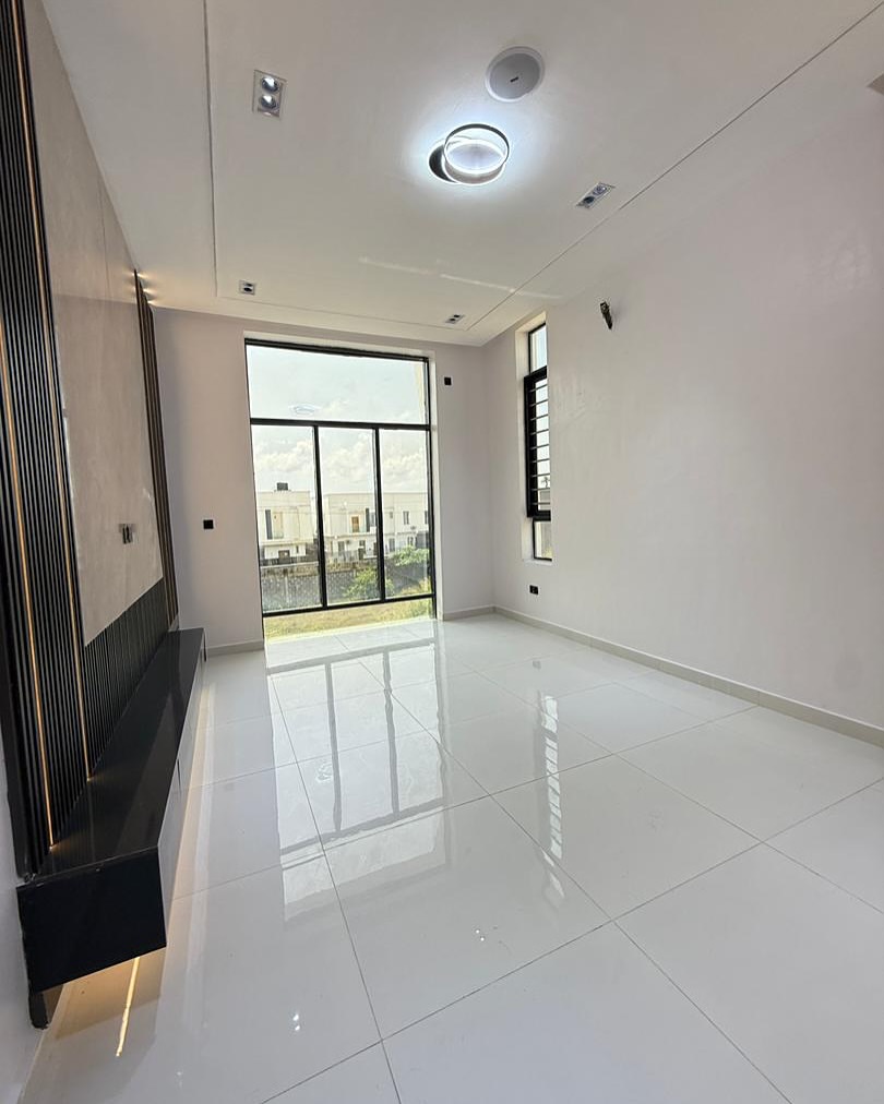 Luxury 5-Bed Dulex with Private Pool in Chevron Lekki