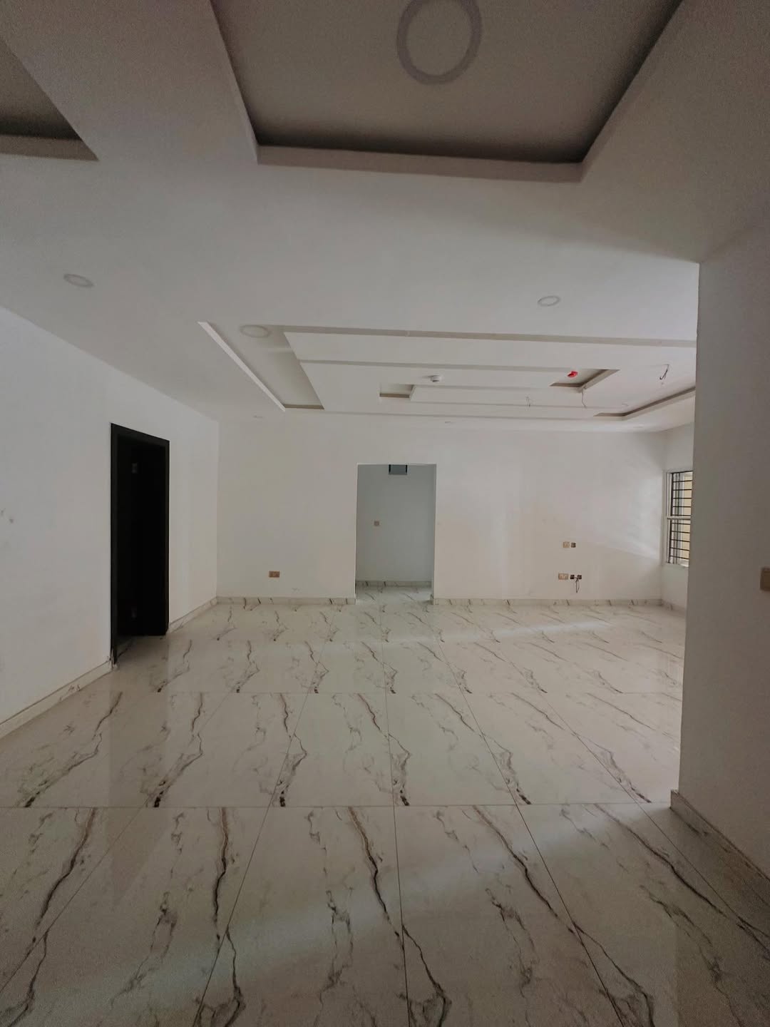 Luxury 2-Bed Apartment with Pool & Gym in Lekki
