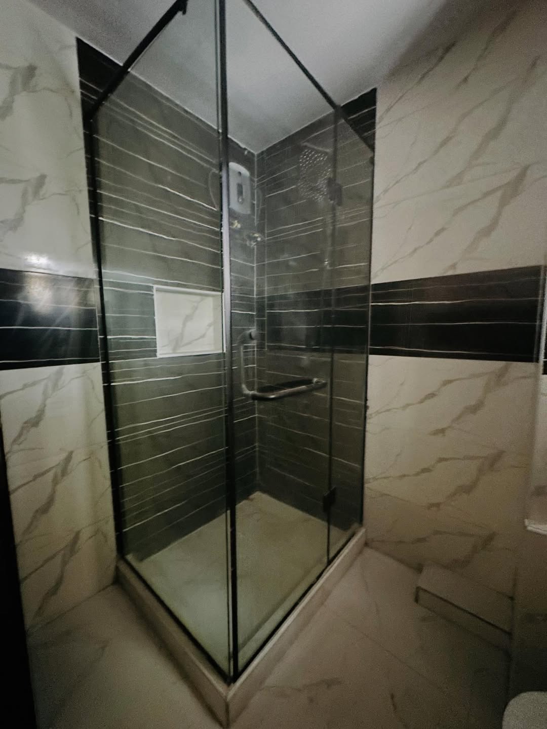 Luxury 2-Bed Apartment with Pool & Gym in Lekki