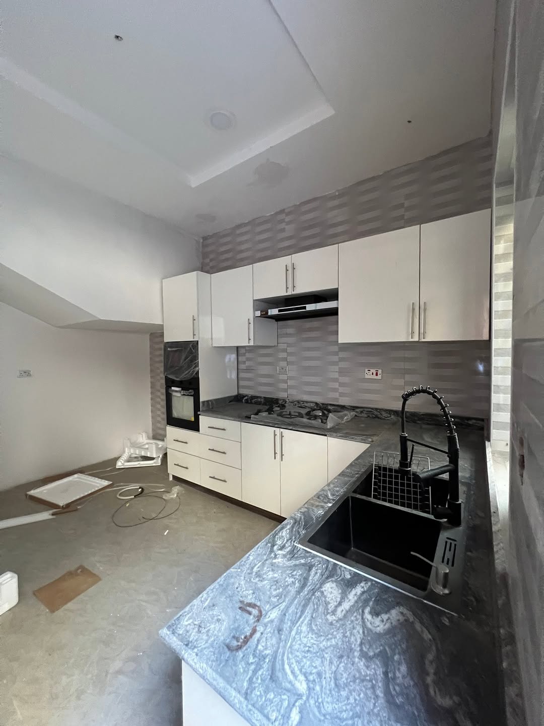 Lekki Luxury: 5-Bed Poolside Duplex with BQ