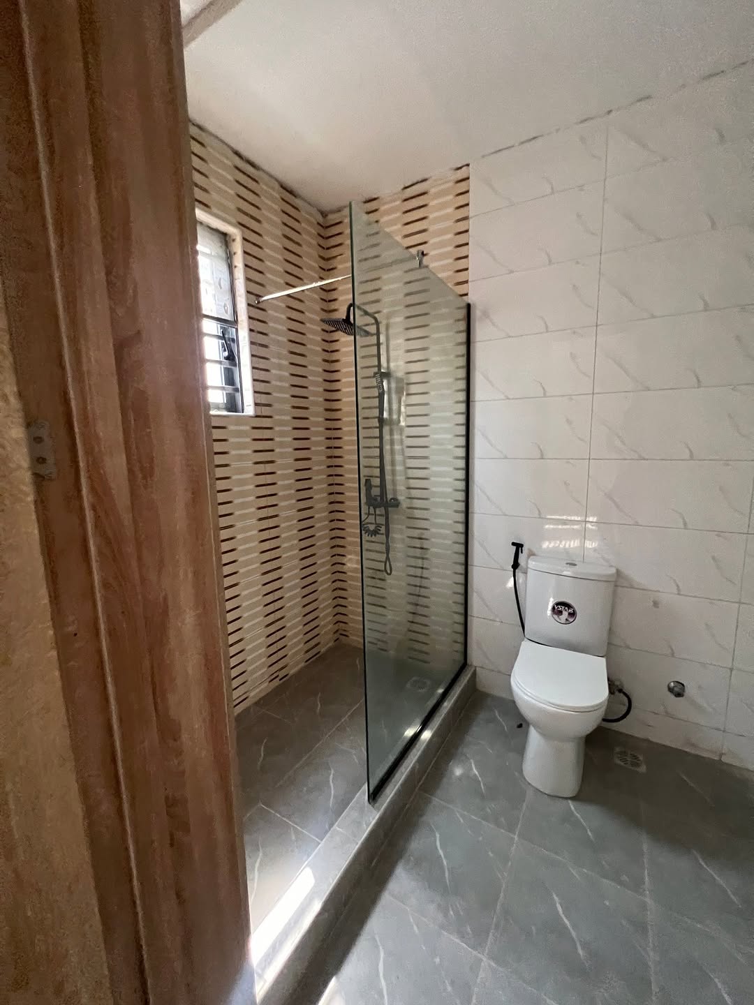 Lekki Luxury: 5-Bed Poolside Duplex with BQ