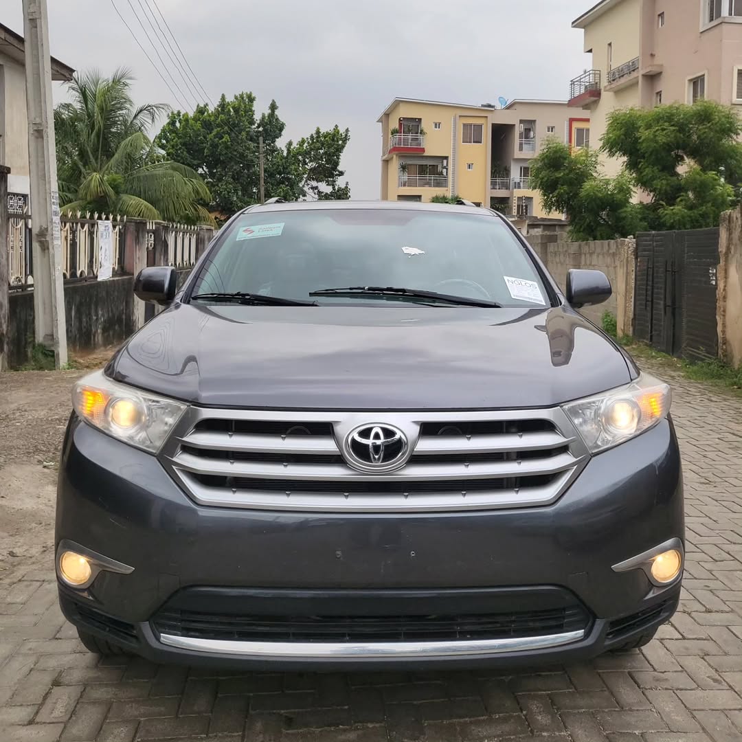 2012 Toyota Highlander V6: Luxury 7-Seater SUV, Nationwide Delivery