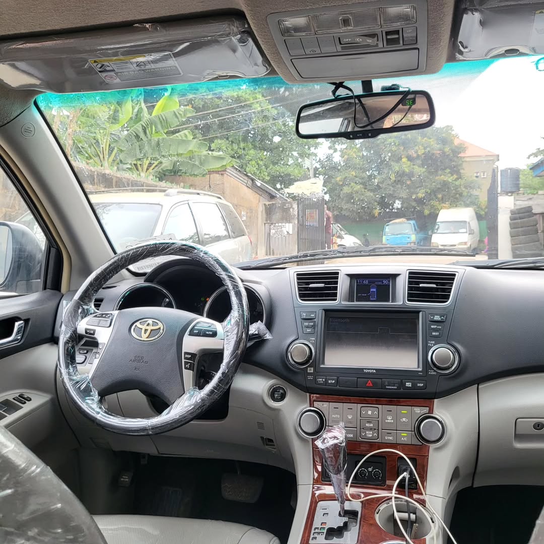 2012 Toyota Highlander V6: Luxury 7-Seater SUV, Nationwide Delivery