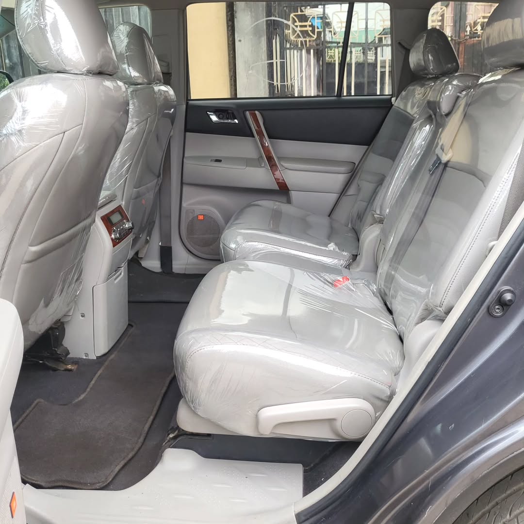 2012 Toyota Highlander V6: Luxury 7-Seater SUV, Nationwide Delivery