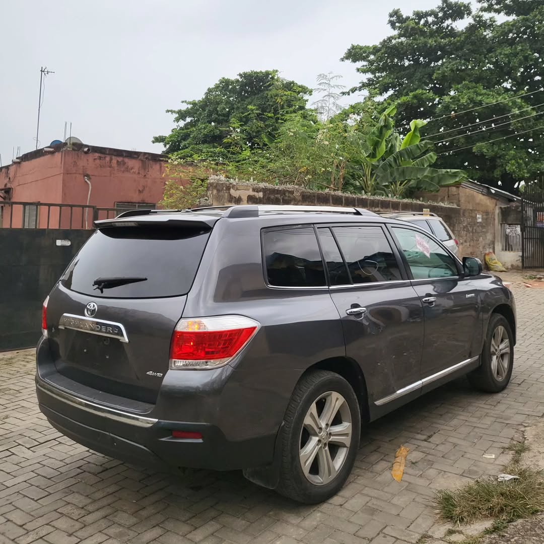 2012 Toyota Highlander V6: Luxury 7-Seater SUV, Nationwide Delivery