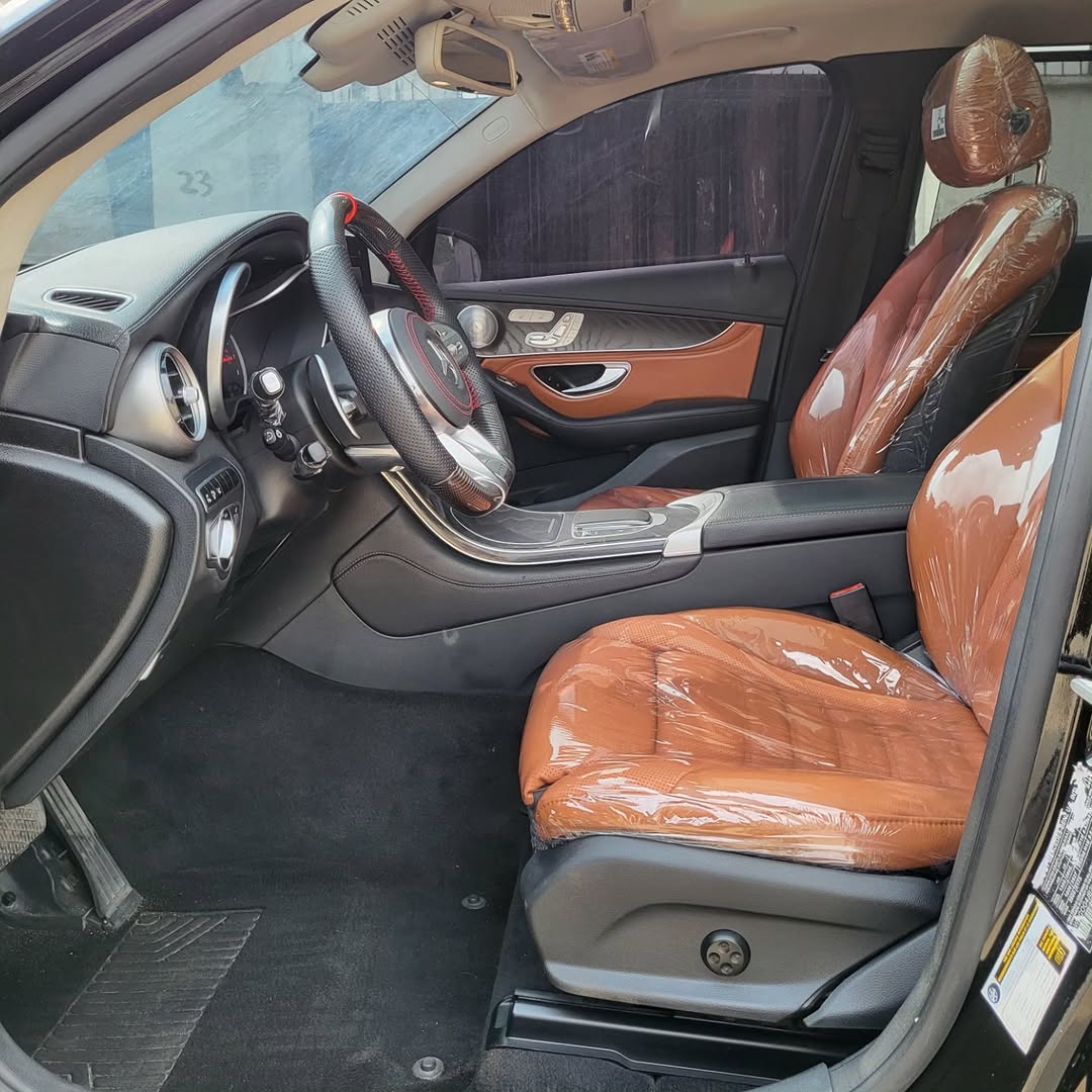 Luxury Loaded 2017 GLC300: Full Tech, Accident-Free