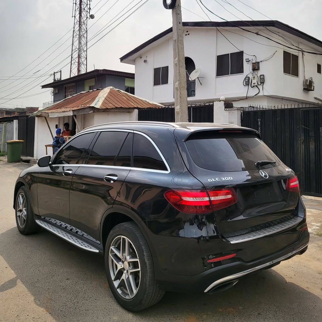 Luxury Loaded 2017 GLC300: Full Tech, Accident-Free