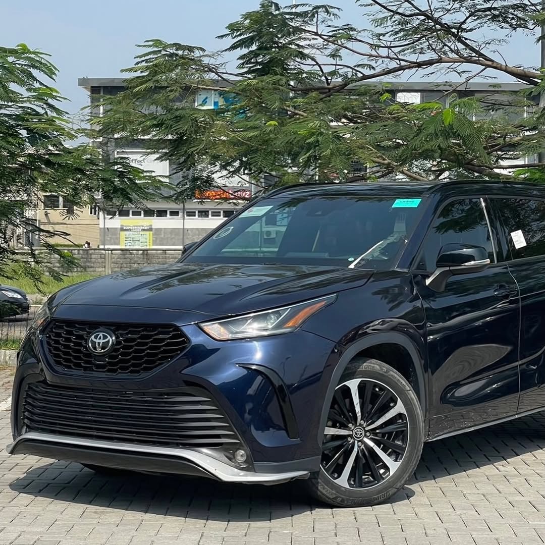 2023 Highlander XSE: Sporty Luxury Meets Family Power