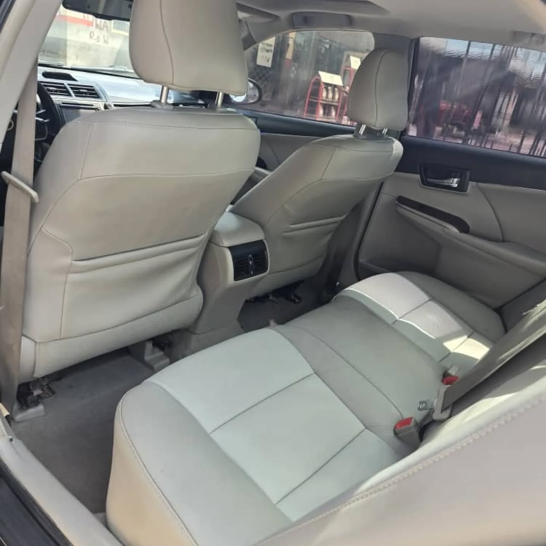 Luxury V6 Camry: Sunroof & Ready to Drive
