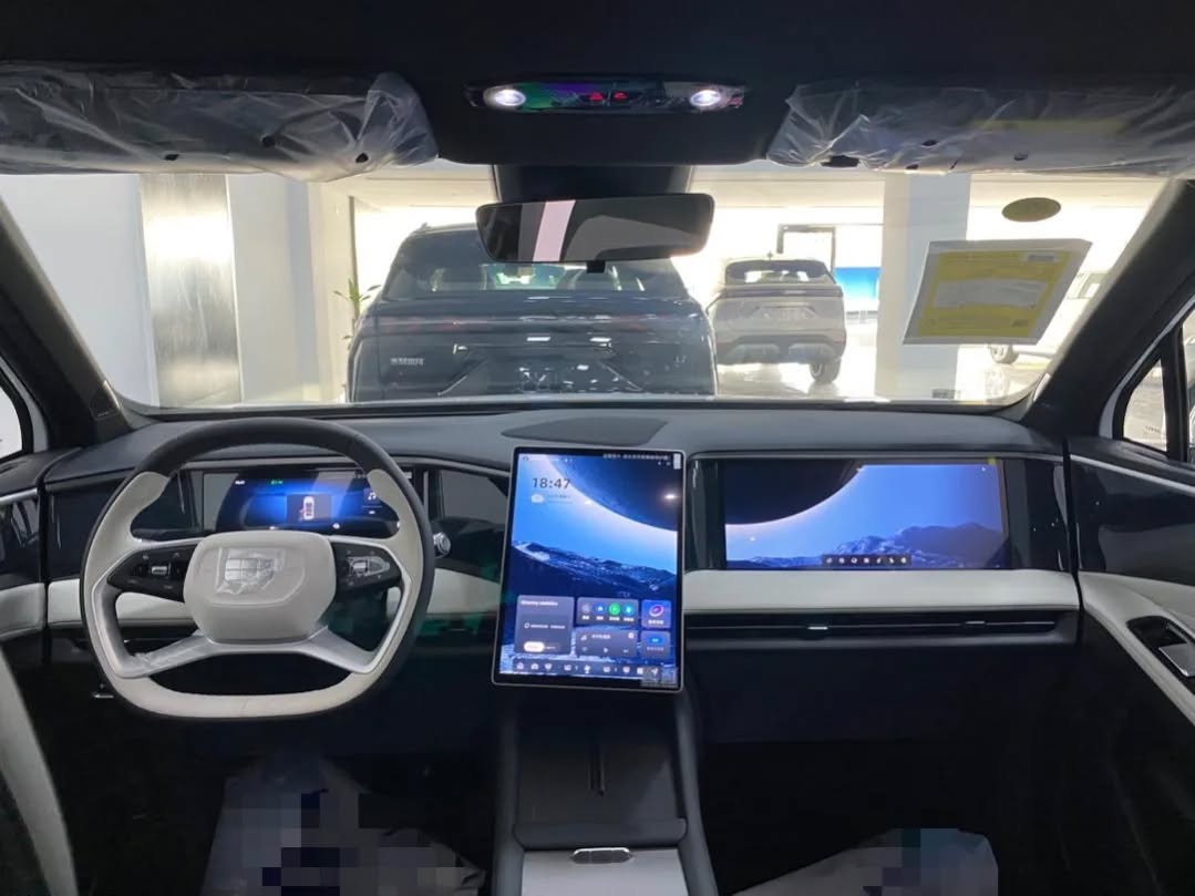 Unleash Dual Power: 2024 Geely Galaxy L7