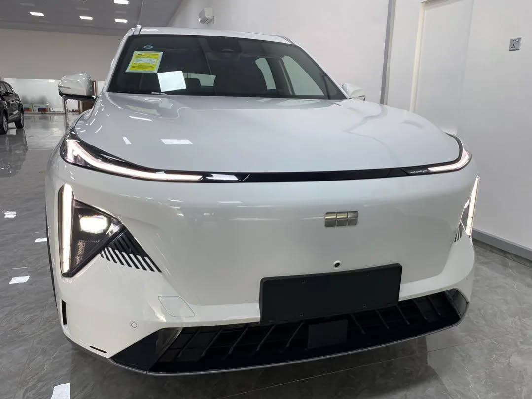 Unleash Dual Power: 2024 Geely Galaxy L7