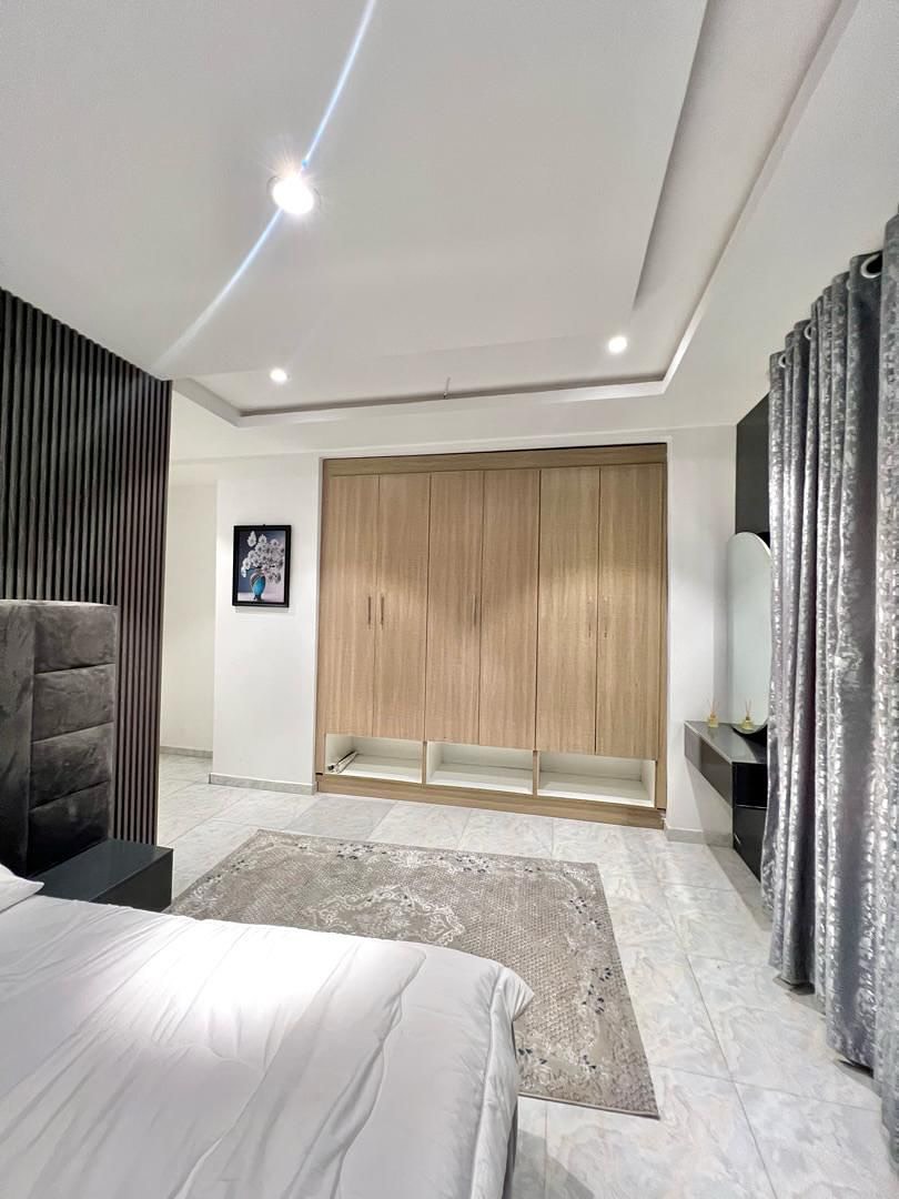 Jahi Oasis: Smart 3BR with Private Balcony & 24/7 Luxury