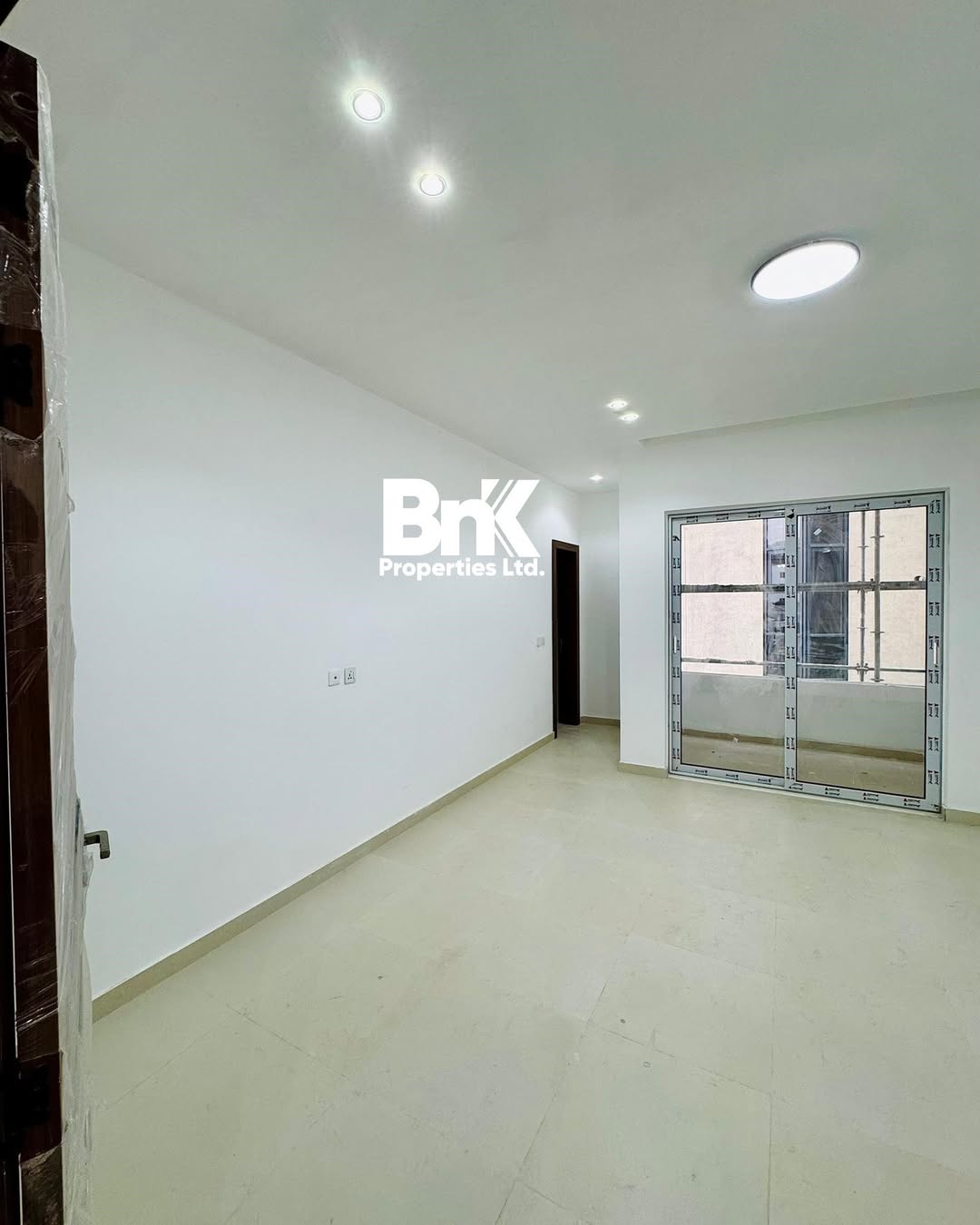 Exclusive Waterfront Corporate Haven: 55 Luxury Units