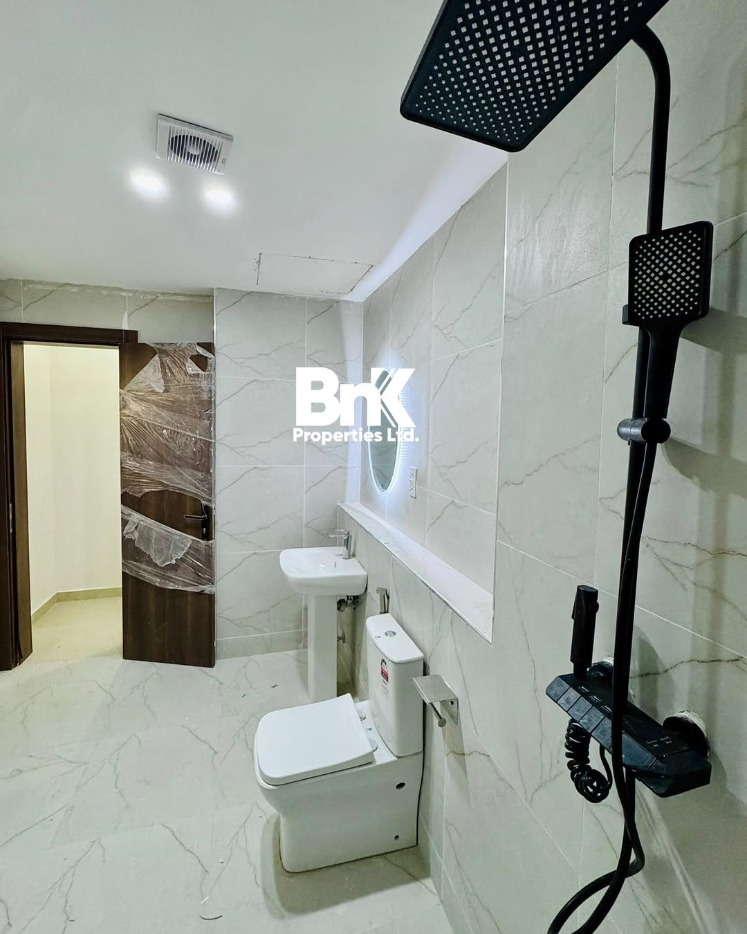 Exclusive Waterfront Corporate Haven: 55 Luxury Units