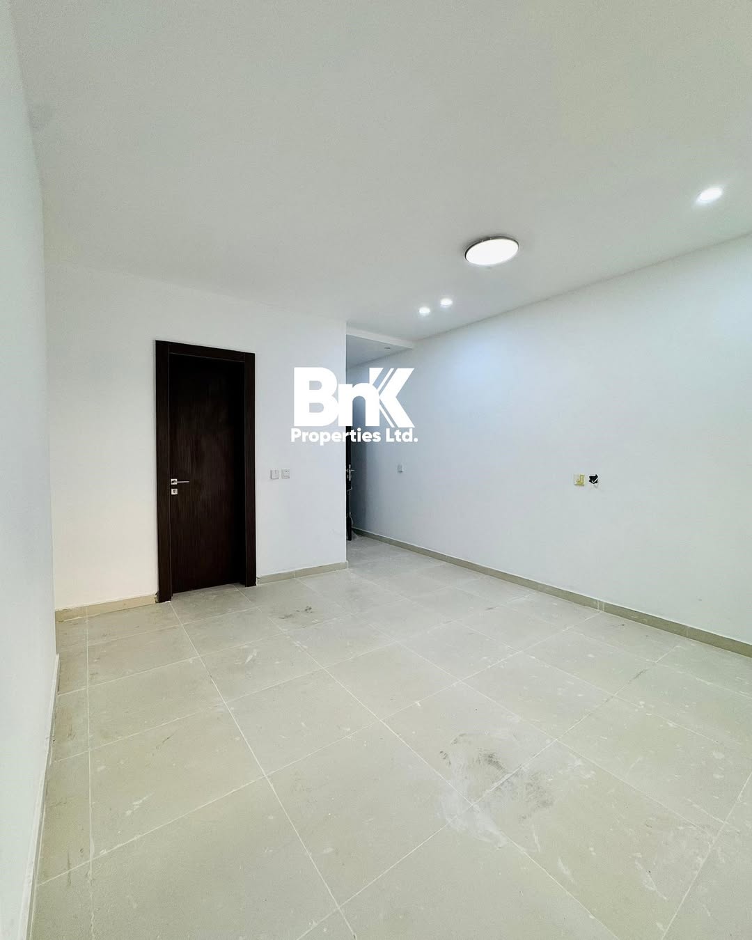 Exclusive Waterfront Corporate Haven: 55 Luxury Units