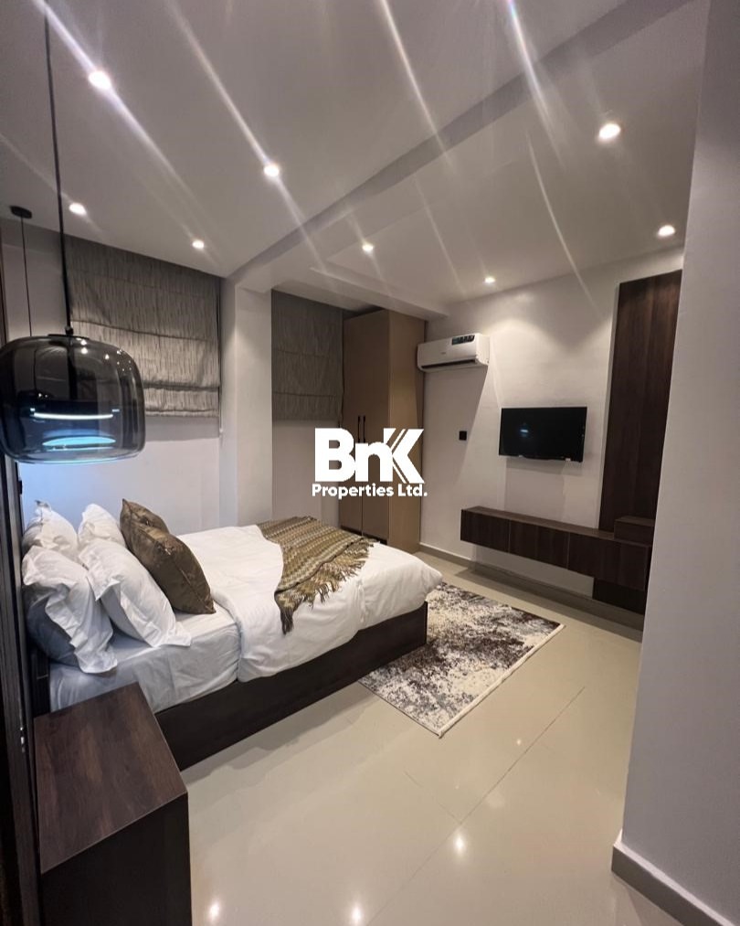 Ground-Floor Oasis: Poolside 2-Bed in Victoria Island