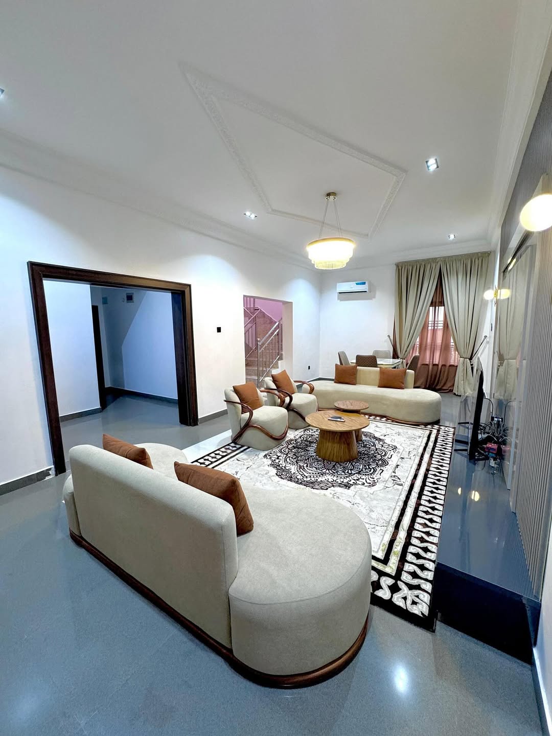 Jahi’s Ultimate Escape: 2-Bed Terrace Duplex