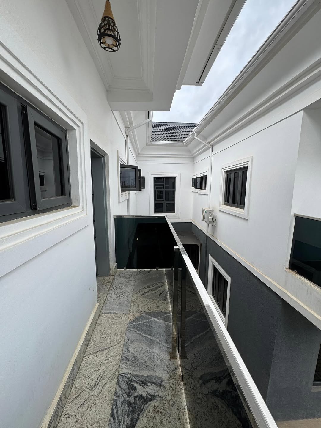 Jahi’s Ultimate Escape: 2-Bed Terrace Duplex