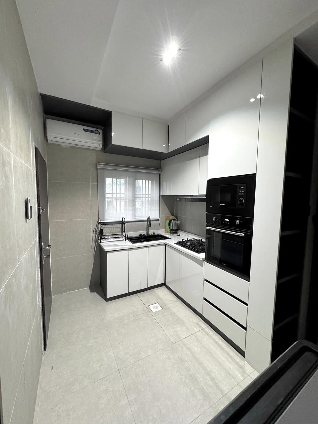 Jahi’s Ultimate Escape: 2-Bed Terrace Duplex