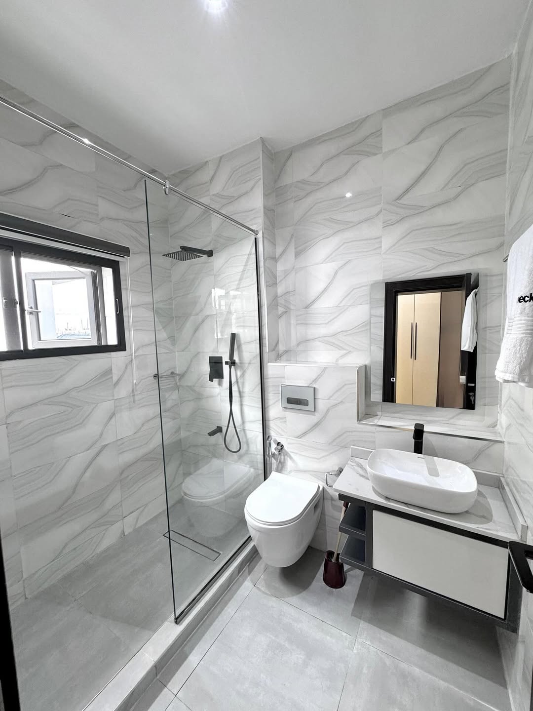 Jahi’s Ultimate Escape: 2-Bed Terrace Duplex