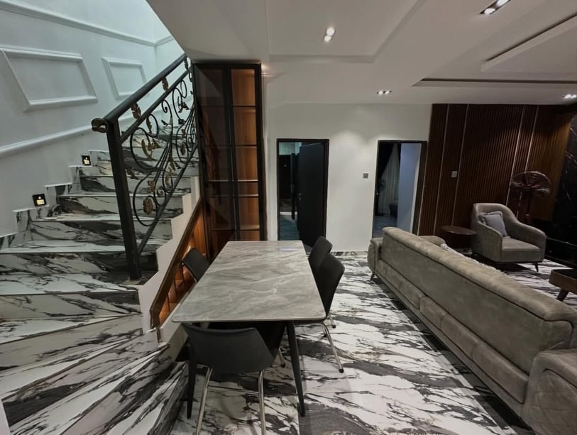 Lavish 4-Bed Terrace Duplex in Lifecamp