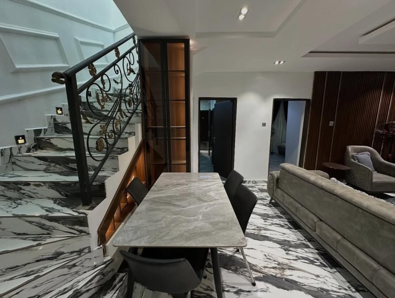 Lavish 4-Bed Terrace Duplex in Lifecamp