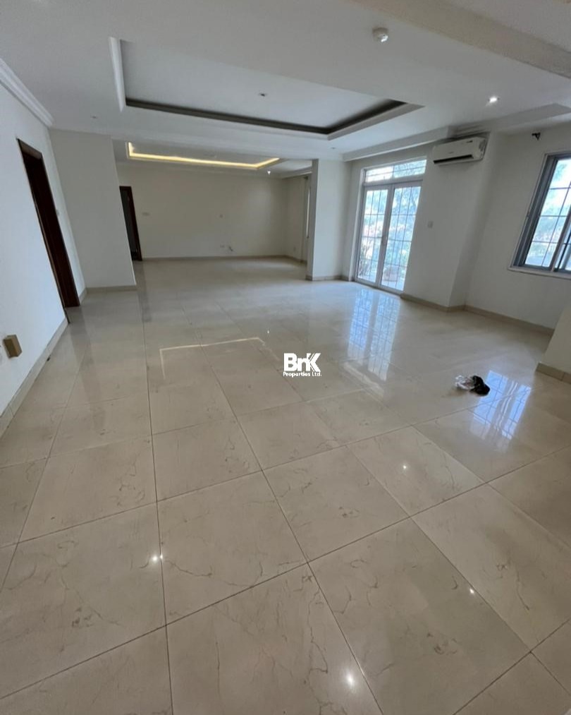 Your Dream Lagos Oasis: 3BR with Pool & Gym