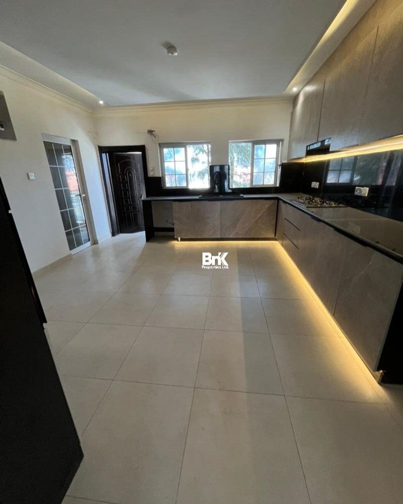 Your Dream Lagos Oasis: 3BR with Pool & Gym