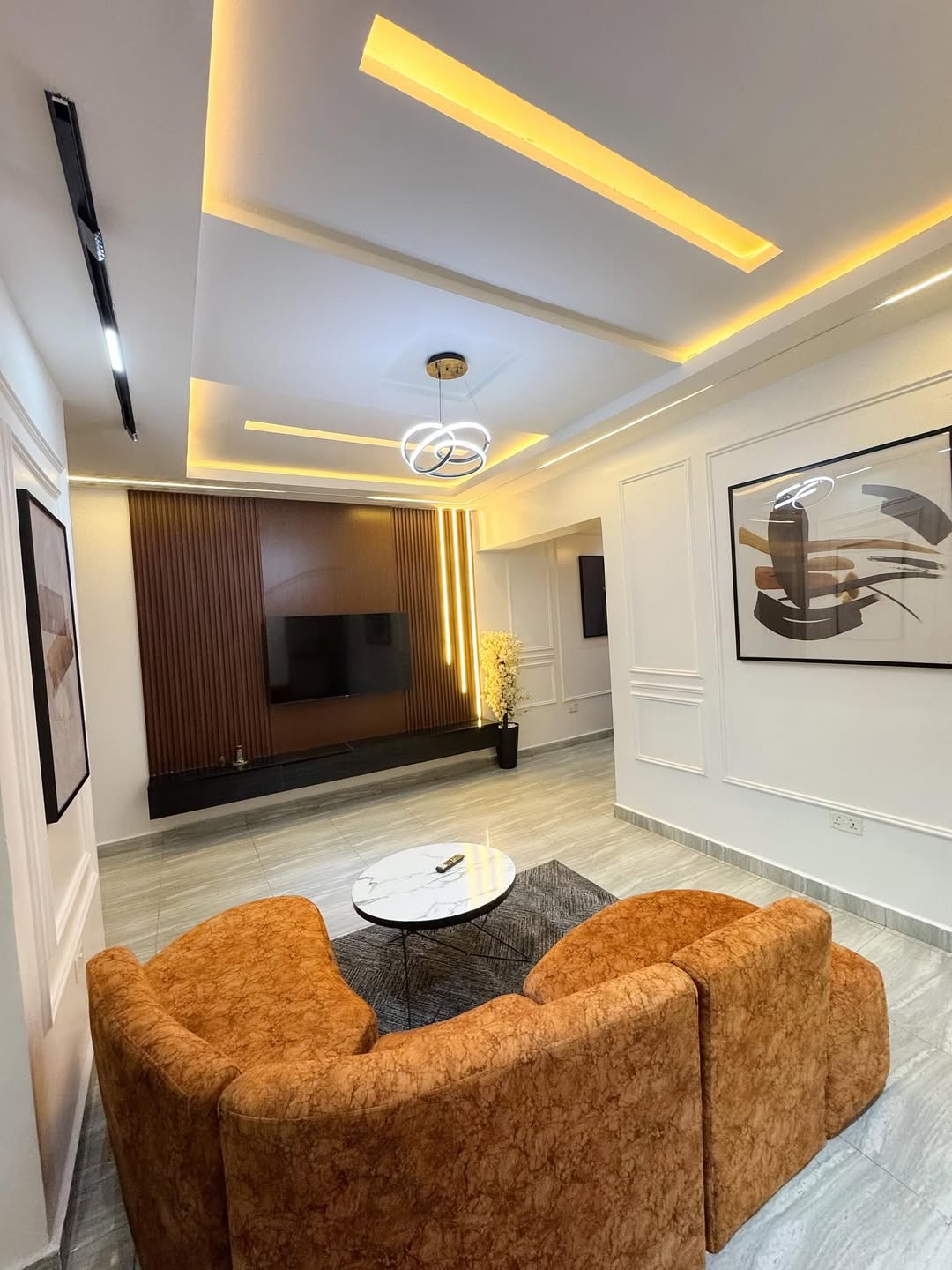 Jahi’s Premier 2BR Haven: Stay Connected, Stay Secure