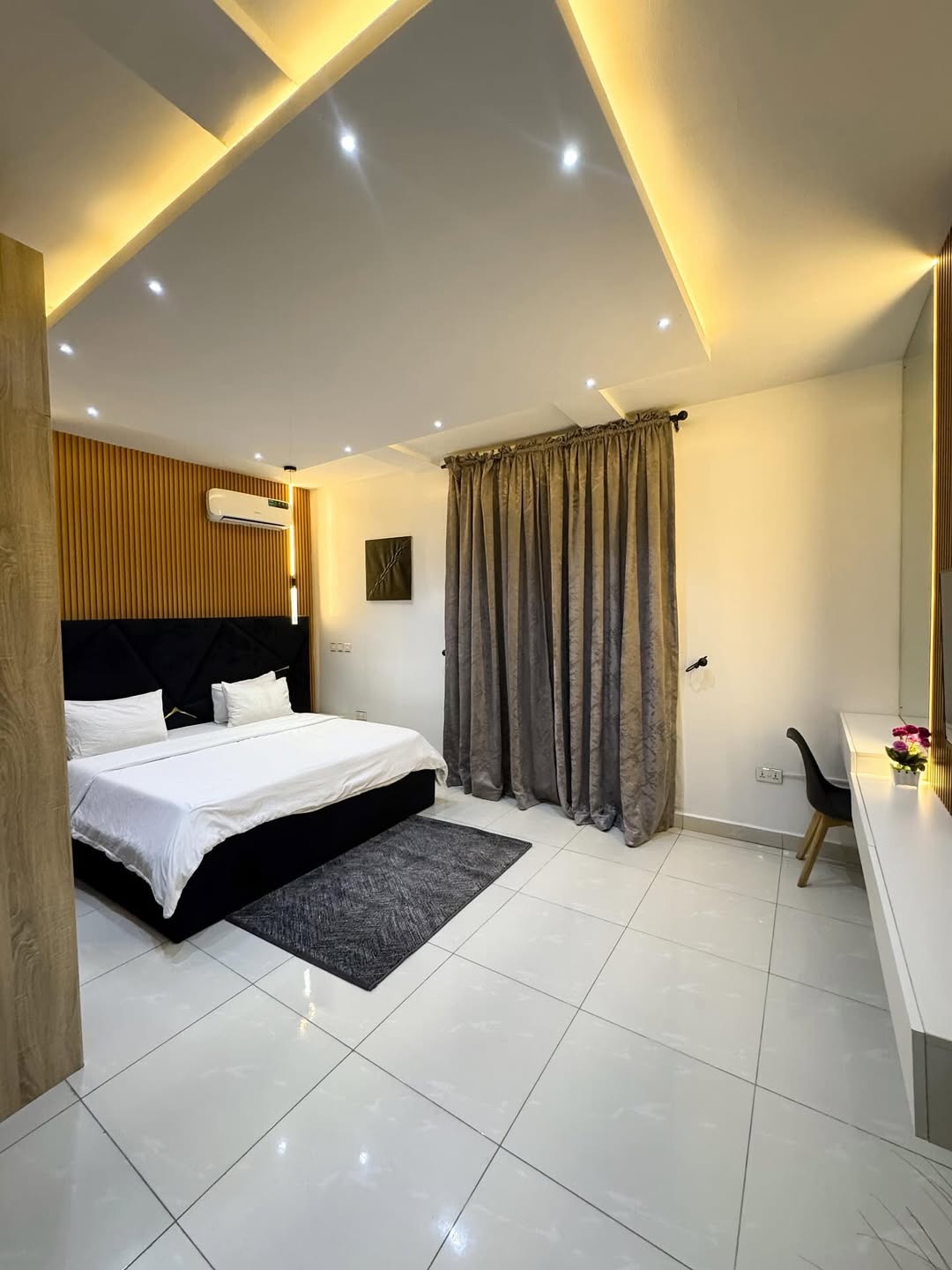 Jahi’s Premier 2BR Haven: Stay Connected, Stay Secure