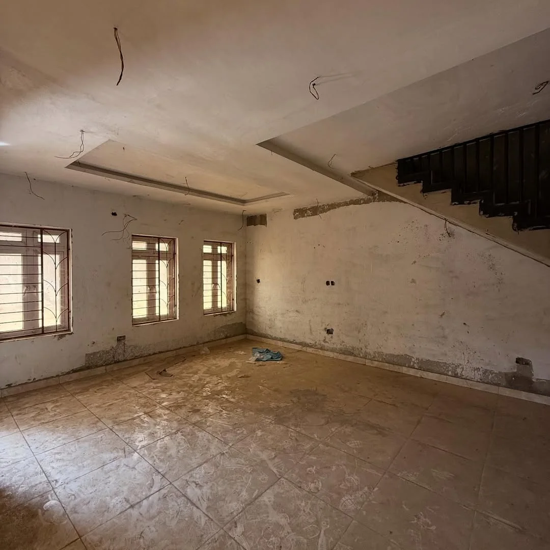 Exquisite 4-Bed Terrace Duplex with BQ in Dape