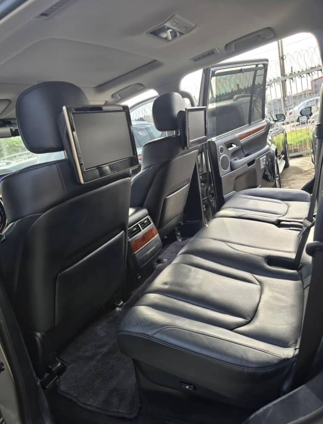 2018 LX570: Smooth Power, Sharp Luxury