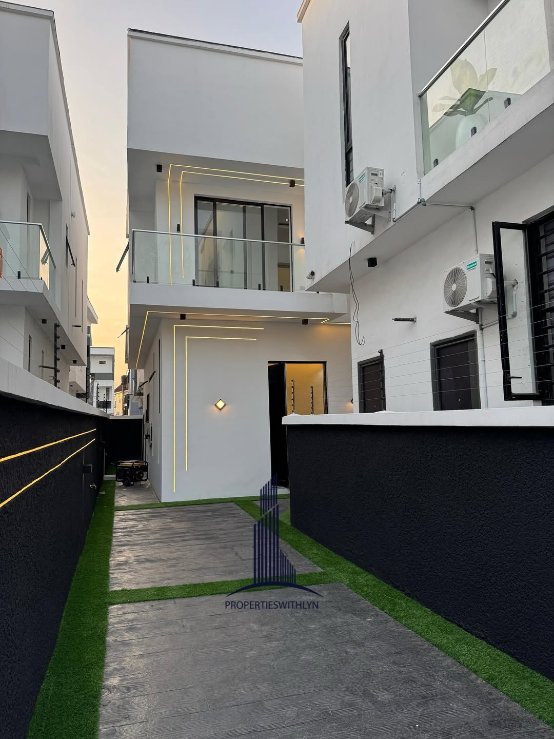 Elegant 4-Bedroom Haven with BQ in Lekki