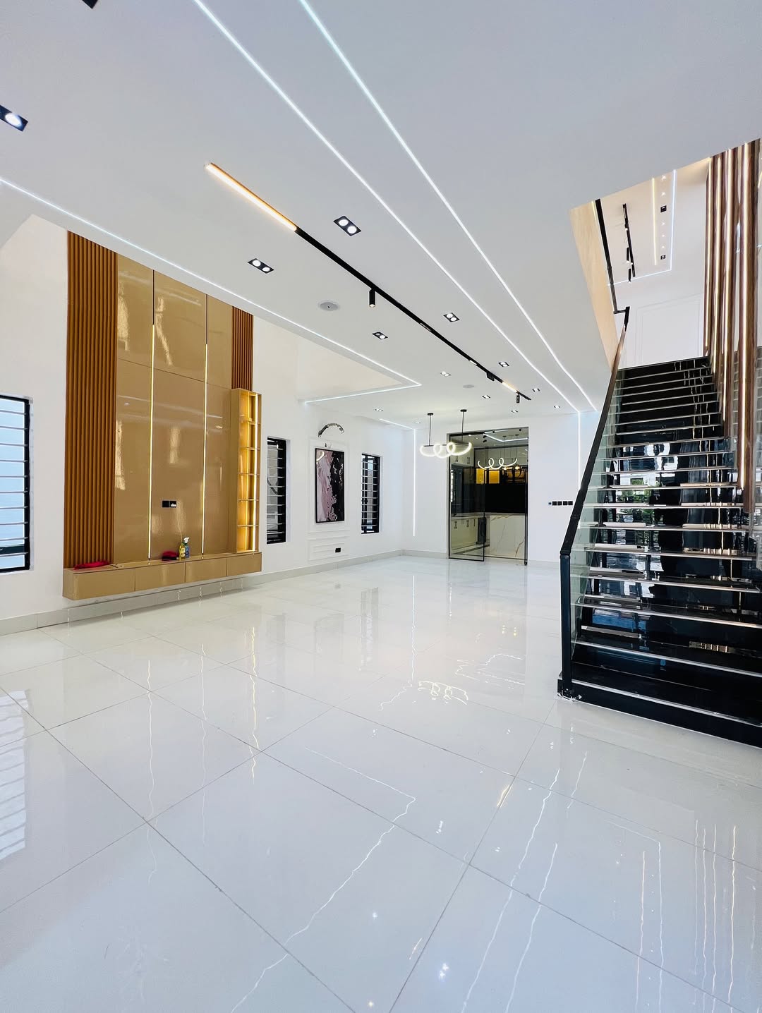 Ultimate 5-Bed Lekki Duplex with Cinema & Rooftop