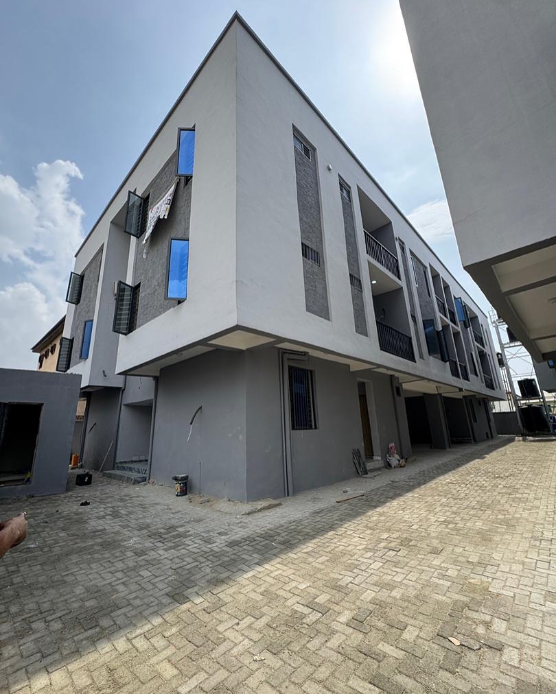 Lekki Gem: 2-Bed Ensuite with Premium Finishes