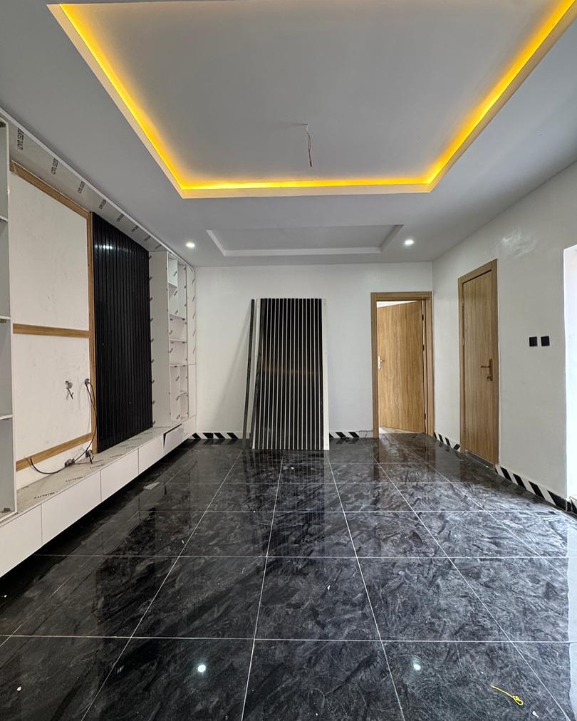 Lekki Gem: 2-Bed Ensuite with Premium Finishes