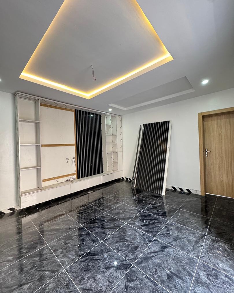 Lekki Gem: 2-Bed Ensuite with Premium Finishes